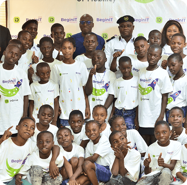 एक कार्यक्रम जो युवा लोगों को बदलाव लाने वाला नेता बनने के लिए प्रेरित करता है। वैसा नेता जो दुनिया को ज़्यादा टिकाऊ, समावेशी और न्यायपूर्ण बनाए।